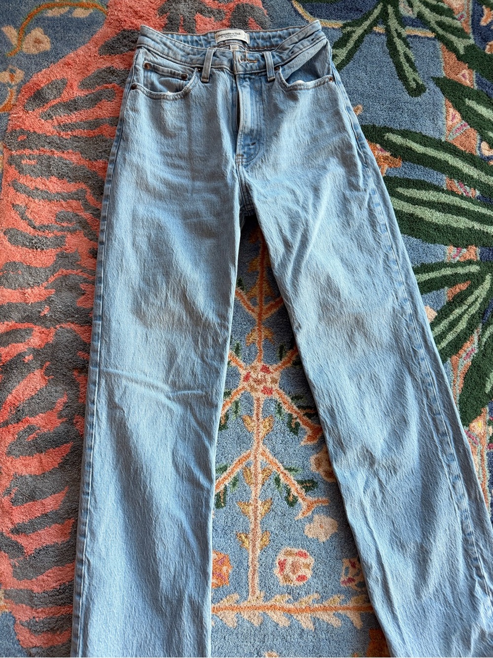 Abercrombie & Fitch Light Blue curve love size 25 Straight-Leg Jeans